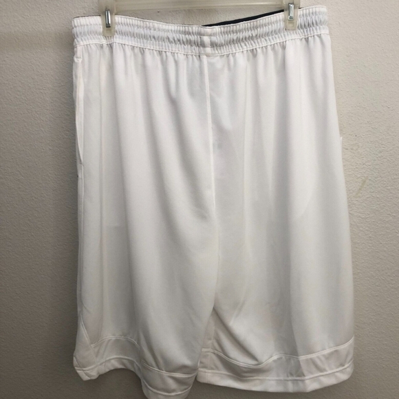 Mens Nike basketball shorts - Picture 2 of 4